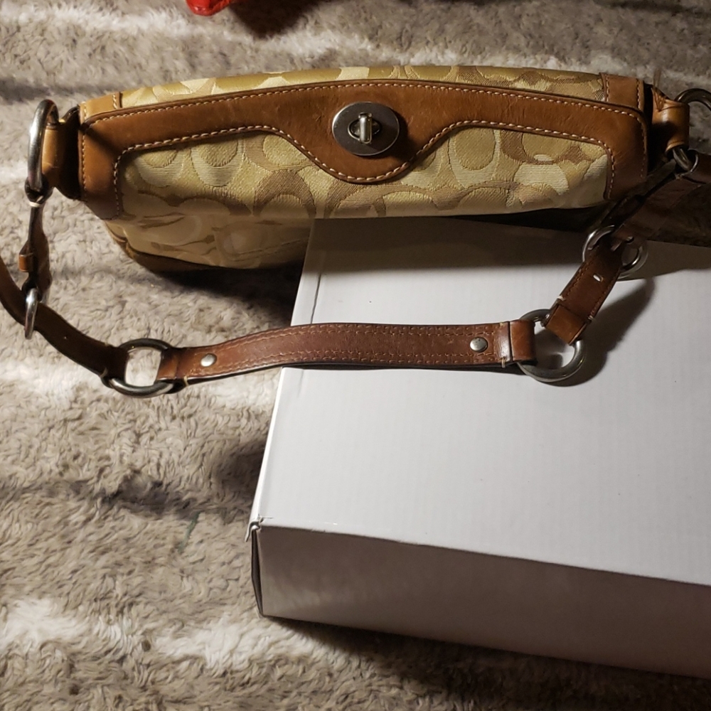 Coach Chelsea Optic TurnLock - Picture 3 of 5
